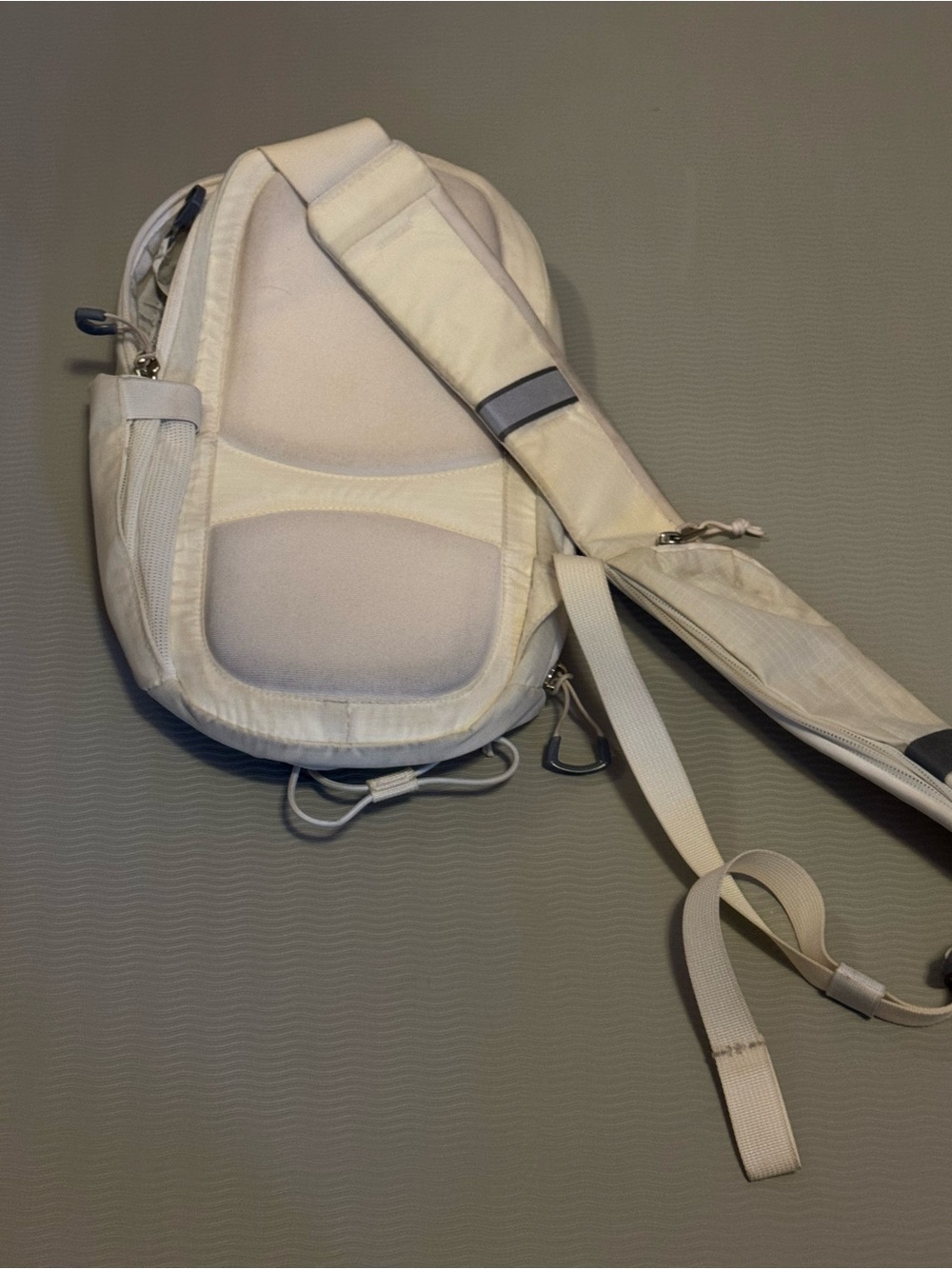 The North Face White Borealis Sling backpack mini - Picture 3 of 10